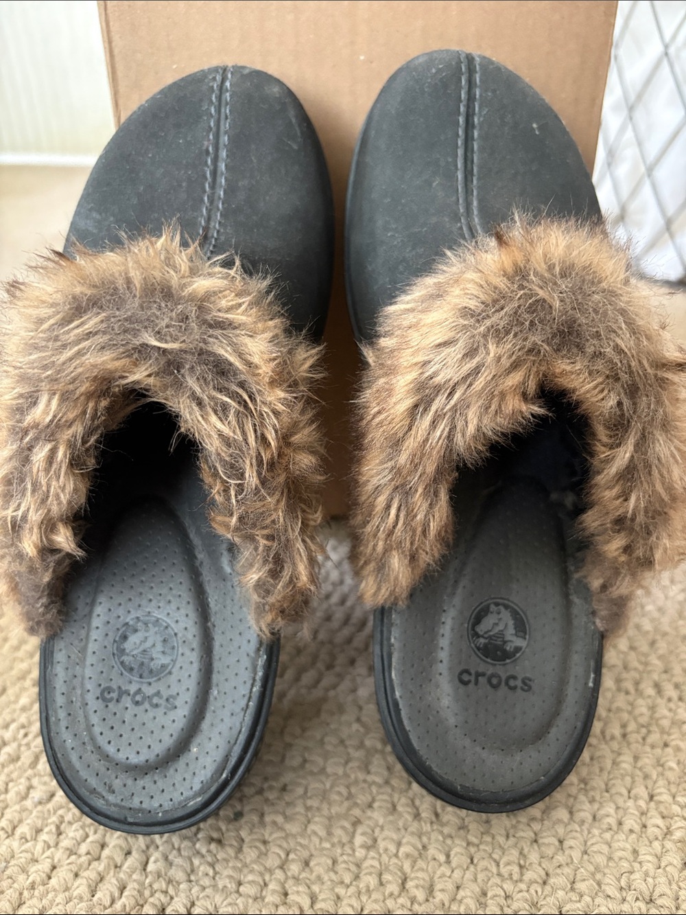 CROCS Cobbler Fuzz Faux Fur lined Clogs. Sz 8.